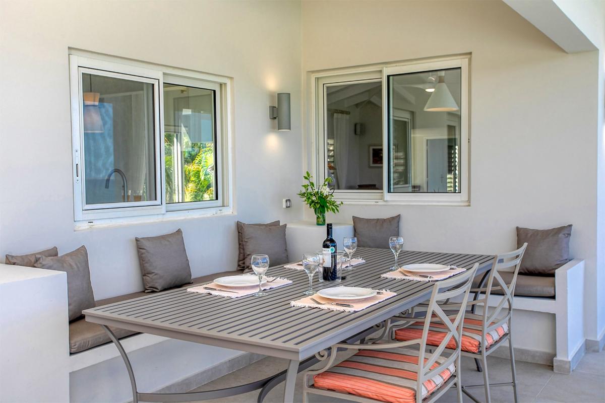Pool villa St Martin - Dining area details